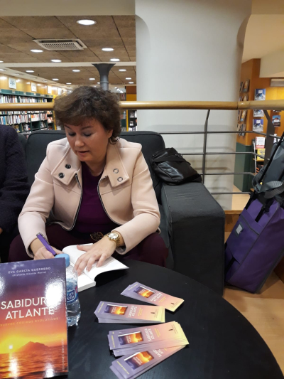 Decenas de personas en la presentación de
