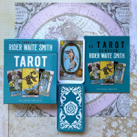 La ‘Rider Waite Smith’ es la una de las barajas de tarot más populares del mundo. Son miles y miles de tarotistas profesionales y aficionados que siguen escogiendo esta baraja por su riqueza simbólica y sus imágenes. “El tarot clásico Rider Waite Smith” llega a Ediciones Obelisco en esta bella edición para disfrutar de todo un clásico que nunca pasa de moda.

#tarot #riderwaitesmith #riderwaitetarot