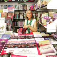 Gracias a Lola Feliu, autora de “El río de la vida”, quien ha estado firmando su libro en la caseta número 139 de la Feria del Libro de Madrid (Parque de El Retiro). Y gracias a todos los que os estáis acercando a visitarnos. ✨✨ 🙏🏻

#feriadellibromadrid #iniciacion #vida